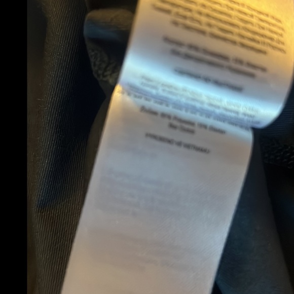 Mountain Hardware NWOT navy with thumbholes - Picture 8 of 9